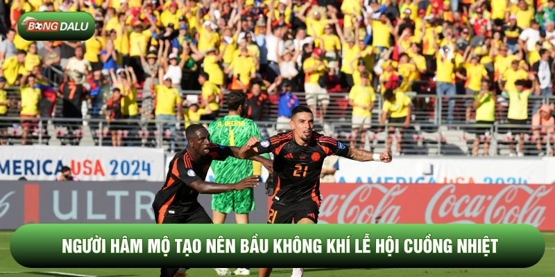 Người hâm mộ tạo nên bầu không khí lễ hội cuồng nhiệt